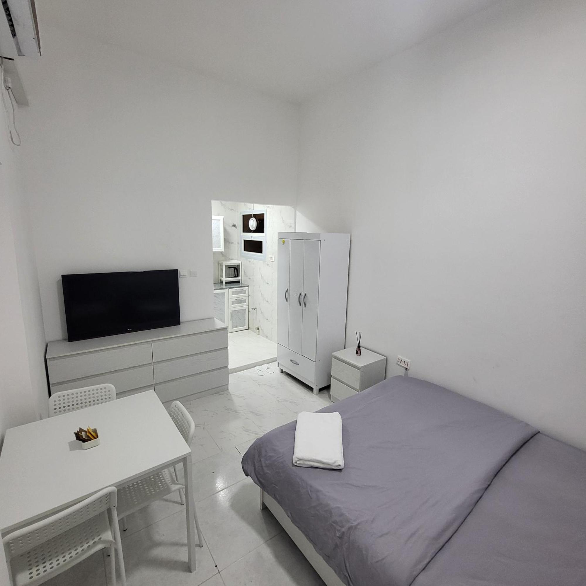 Apartment Staycation Full 12306 Abu Dhabi